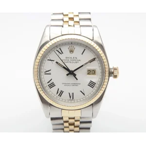 Reloj de caballero rolex oyster, con esfera blanca, números romanos y fechador. Elegancia y precisión suiza.