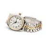 Reloj de caballero rolex oyster, con esfera blanca, números romanos y fechador. Elegancia y precisión suiza.