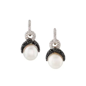 Pendientes largos oro blanco con perlas y diamantes negros y blancos.