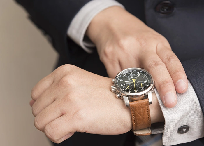 Reloj de lujo exclusivo en la muñeca de un hombre, Las marcas de relojes más exclusivas del mundo