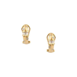 Pendientes de oro amarillo con 4 diamantes engastados, diseño elegante y exclusivo, ideales para realzar cualquier look con un toque de sofisticación.