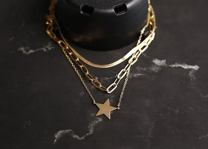 Cadenas de Oro Segunda Mano Madrid Cadenas de Oro Segunda Mano Madrid con colgante de estrella