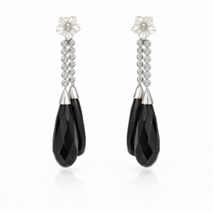 PAR DE PENDIENTES LARGOS CON AZABACHE Y ONIX Y 26 DIAMANTES