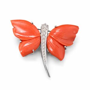 BROCHE MARIPOSA ORO BLANCO DE 18KT ALAS DE CORAL MEDITERRANEO Y 13 DIAMANTES