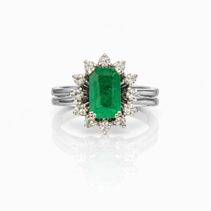 Anillo Oro Blanco 18K con Esmeralda 2,00 ct y Diamantes 0,50 ct