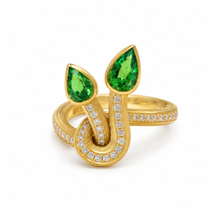 SORTIJA ORO AMARILLO 18 KT CON TURMALINAS VERDES Y DIAMANTES